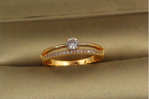 Кольцо Xuping Jewelry женственность 17 р золотистое