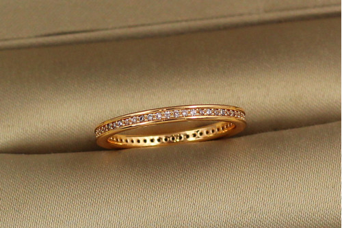 Кільце Xuping Jewelry доріжка в обідку з камінням по колу р 18 золотисте