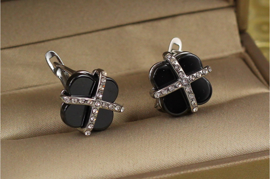 Серьги  Xuping Jewelry клевер с камнями накрест с черной керамикой  1.3 см серебристые