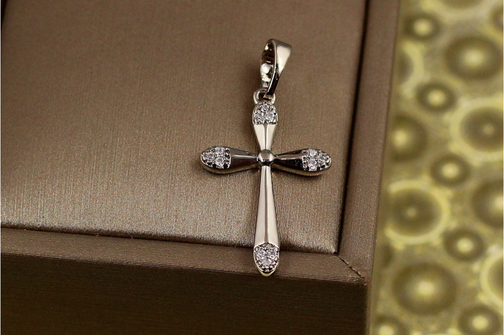 Крестик Xuping Jewelry с закругленными краями с фианитами 2,4 см серебристый