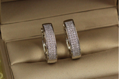 Сережки кільця Хuping Jewelry овальні з камінням три доріжки 2,2 см сріблясті