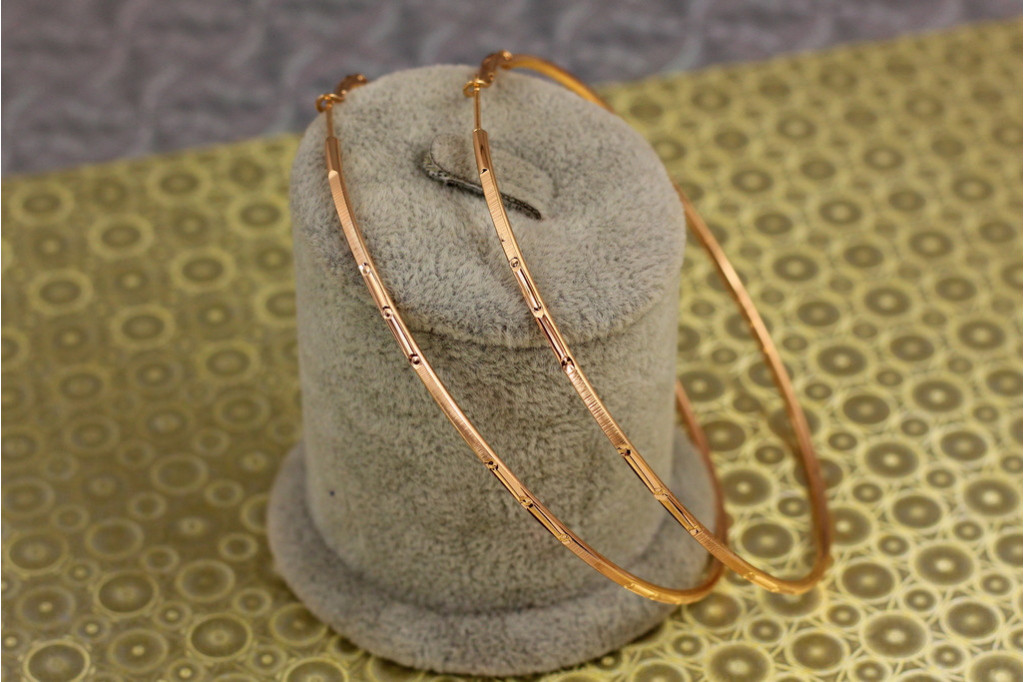 Сережки кільця Хuping Jewelry плоскі з малюнком 8,5 см золотисті