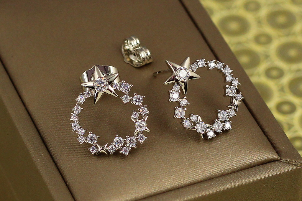 Серьги гвоздики Xuping Jewelry венец лета 1,5 см серебристые