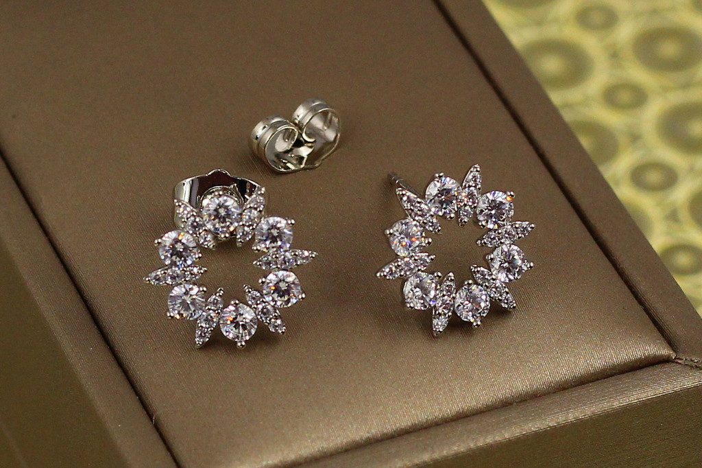 Сережки гвоздики Xuping Jewelry вінець долі 1,4 см сріблясті