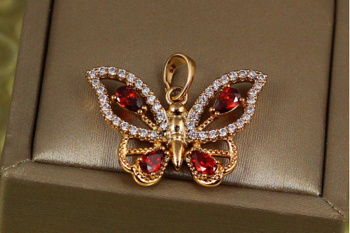 Кулон Xuping Jewelry бабочка с красными камешками 2 см золотистый
