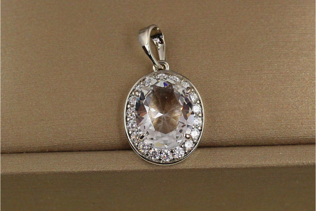 Кулон Xuping Jewelry малинки белый камень 1.7 см серебристый