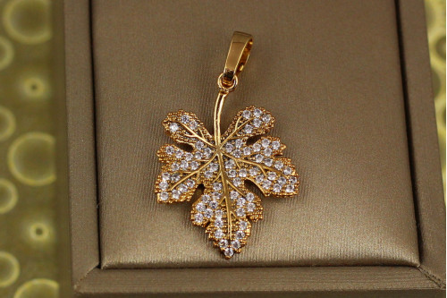 Кулон Xuping Jewelry Листик клена 2,5 мм золотистый