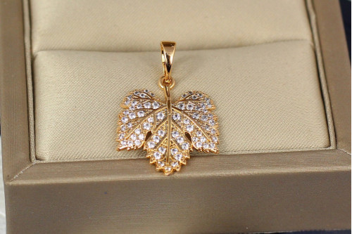 Кулон Xuping Jewelry Кленовый листик 2,2 мм золотистый