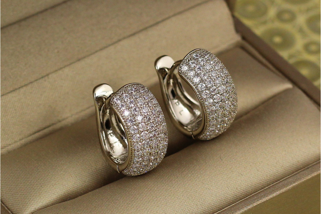 Сережки Xuping Jewelry широкі кільця на п'ять доріжок з каменів 1.8 см сріблясті