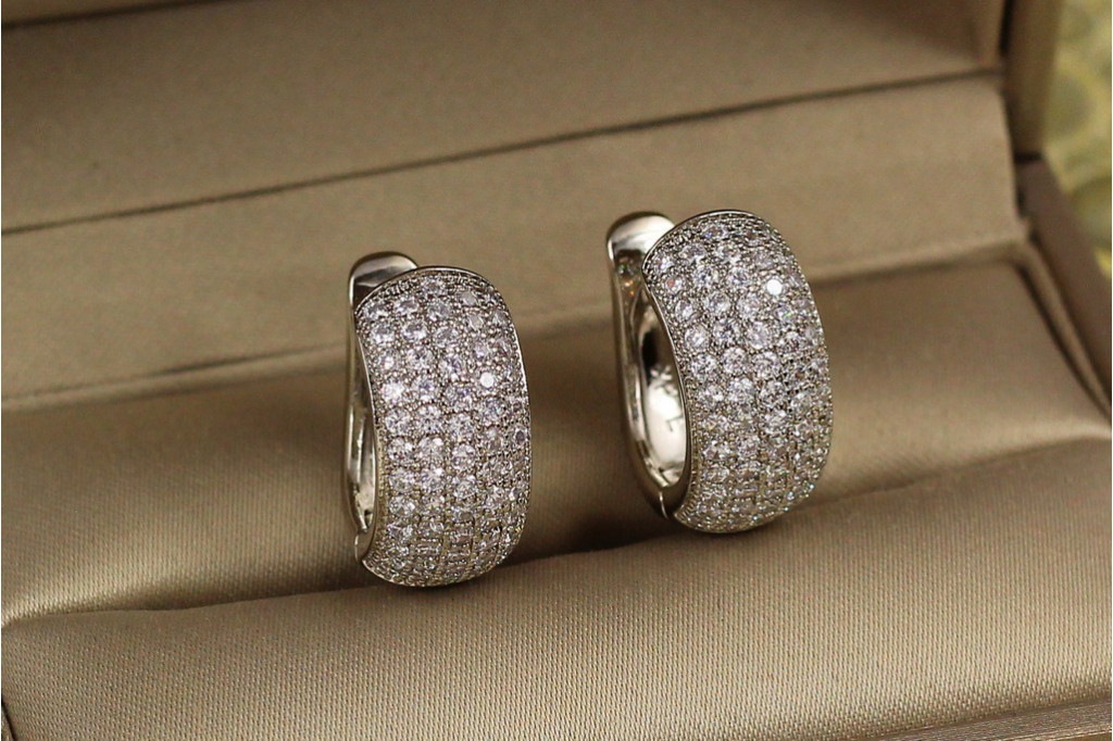 Сережки Xuping Jewelry широкі кільця на п'ять доріжок з каменів 1.8 см сріблясті