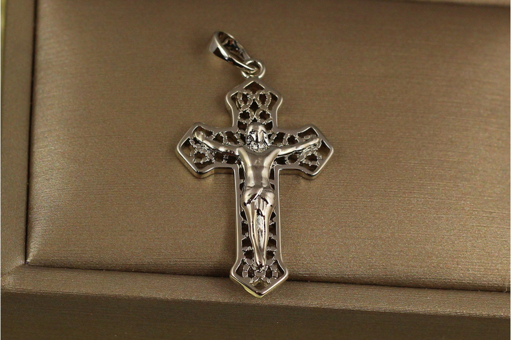 Крестик Xuping Jewelry ажурный с распятьем 3.3 см серебристый