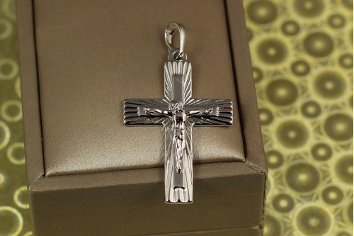 Крестик Xuping Jewelry Иисус в лучах 3.5 см серебристый