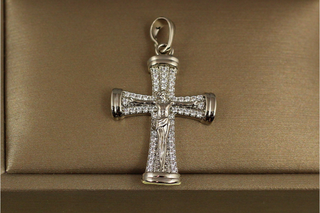 Крестик Xuping Jewelry крестик с фианитами и широкими краями 3 см серебристый