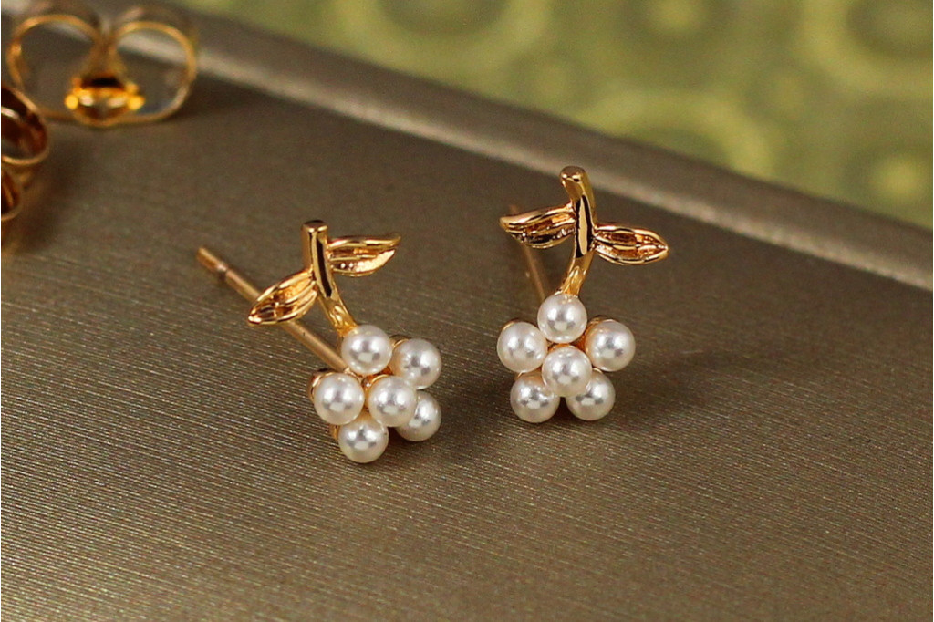 Серьги гвоздики Xuping Jewelry цветочек из жемчужинок 10 мм золотистые