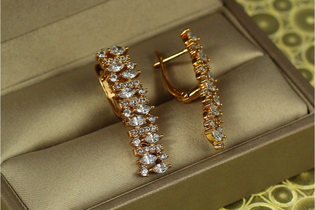 Сережки Xuping Jewelry Віконтеса з білими каменями 3 см золотисті