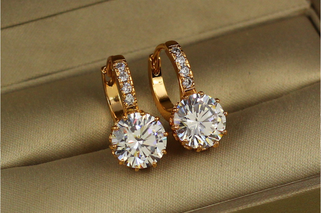 Сережки Xuping Jewelry з великим білим каменем і круглою застібкою 2 см золотисті