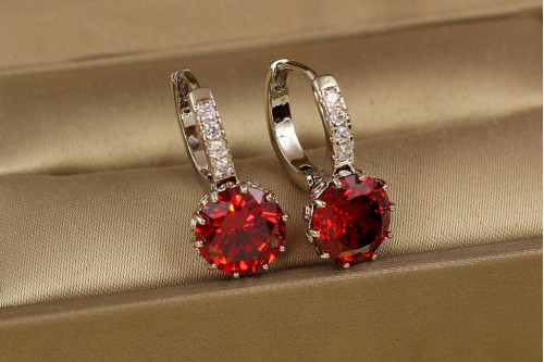 Серьги Xuping Jewelry с большим красным камнем 2 см серебристые