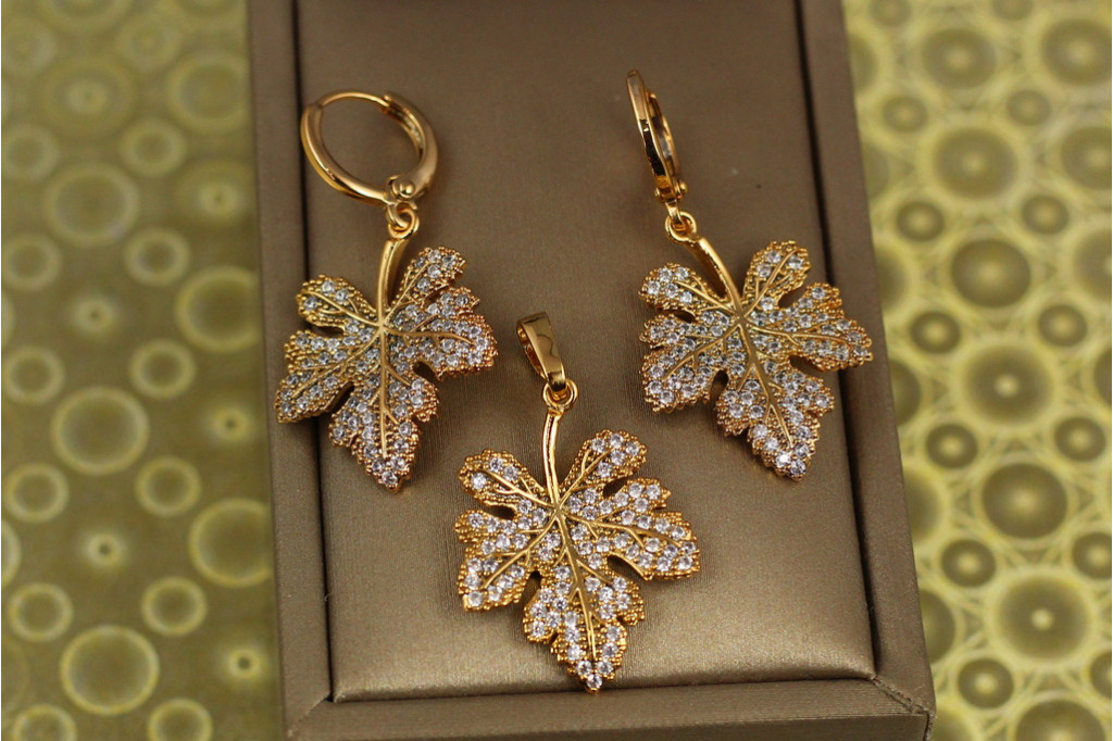 Набор Xuping Jewelry Листик клена золотистый