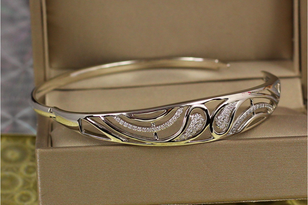 Браслет бенгл Xuping Jewelry туманний ранок  57 мм 11 мм на руку від 16 см до 18 см сріблястий