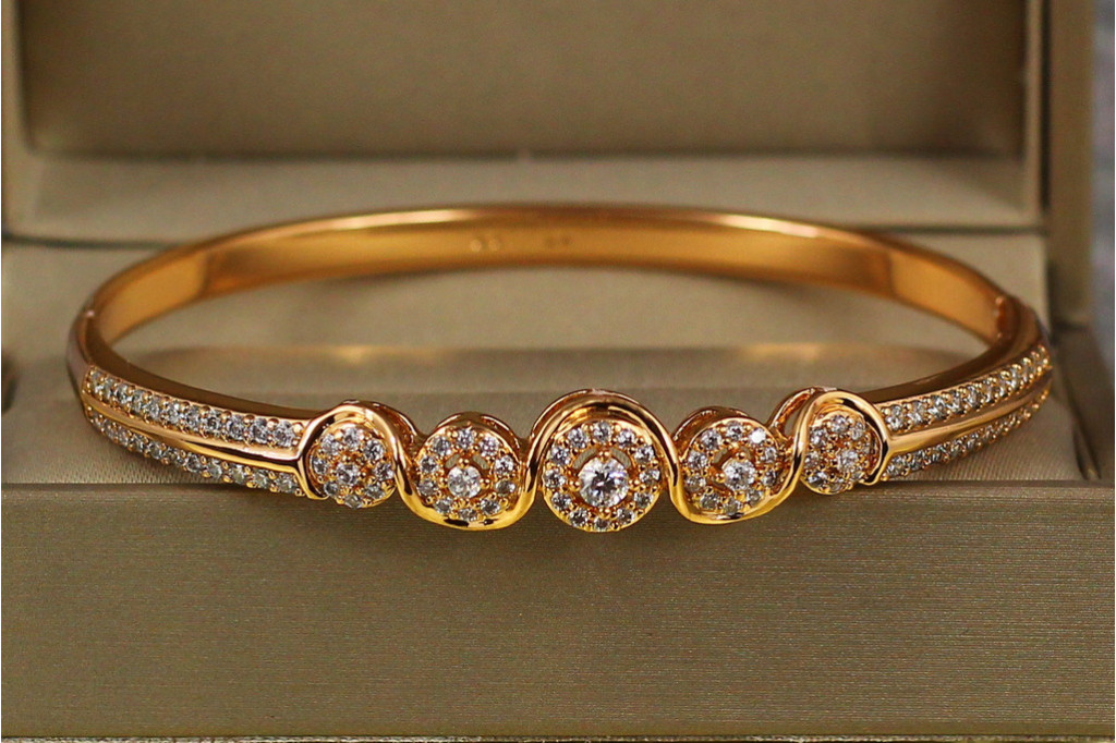 Браслет бенгл Xuping Jewelry П"ять світил 60 мм 8 мм на руку від 17 см до 19 см золотистий