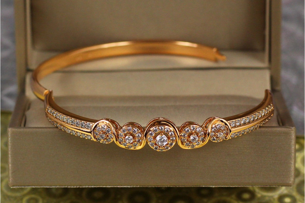 Браслет бенгл Xuping Jewelry П"ять світил 60 мм 8 мм на руку від 17 см до 19 см золотистий