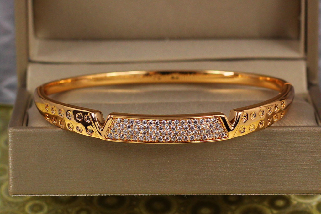 Браслет бэнгл  Xuping Jewelry Деметра 57 мм 7 мм на руку от 16 см до 18 см золотистый