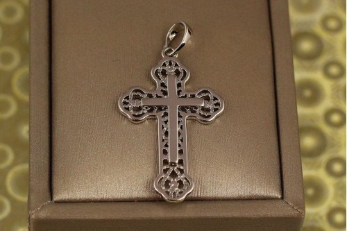 Крестик Xuping Jewelry накладной гладкий ажурный 3.2 см серебристый