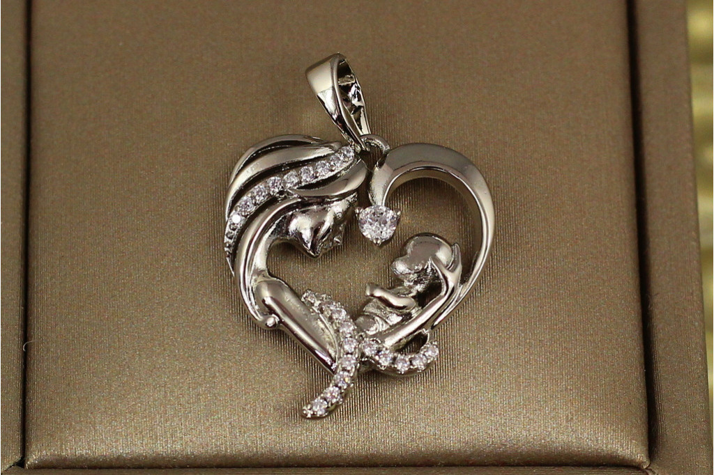 Кулон Xuping Jewelry  мать и дитя с камнем в сердечке 2,2 см серебристый
