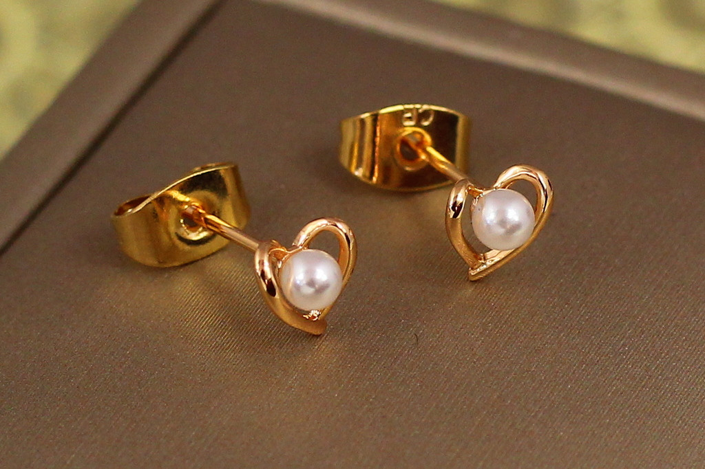 Серьги гвоздики Xuping Jewelry жемчужинка в сердечке 7 мм золотистые