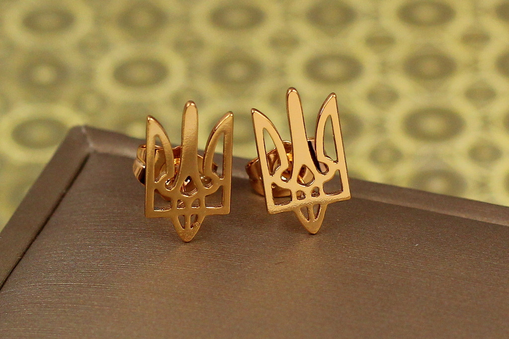 Серьги гвоздики Xuping Jewelry Герб тризубец 1,7 см золотистые