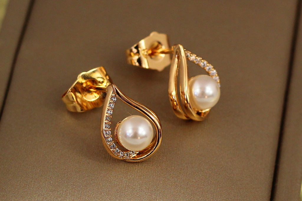 Серьги гвоздики Xuping Jewelry росинка с жемчугом 1,2 см золотистые