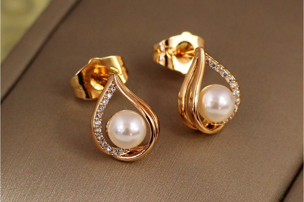 Серьги гвоздики Xuping Jewelry росинка с жемчугом 1,2 см золотистые