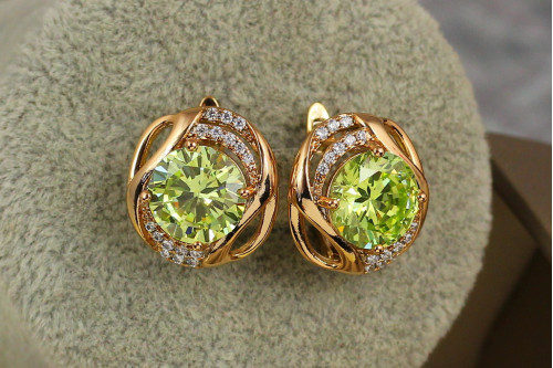 Сережки Xuping Jewelry кутюр"є із салатовими каменями 1,8 см золотисті
