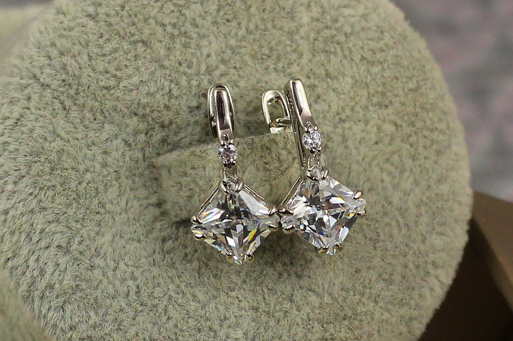 Серьги Xuping Jewelry ромбы с двойной оправой 1,8 см серебристые