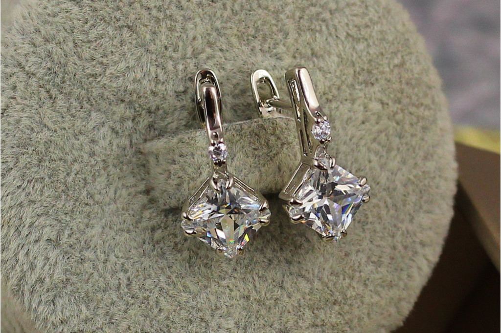 Серьги Xuping Jewelry ромбы с двойной оправой 1,8 см серебристые