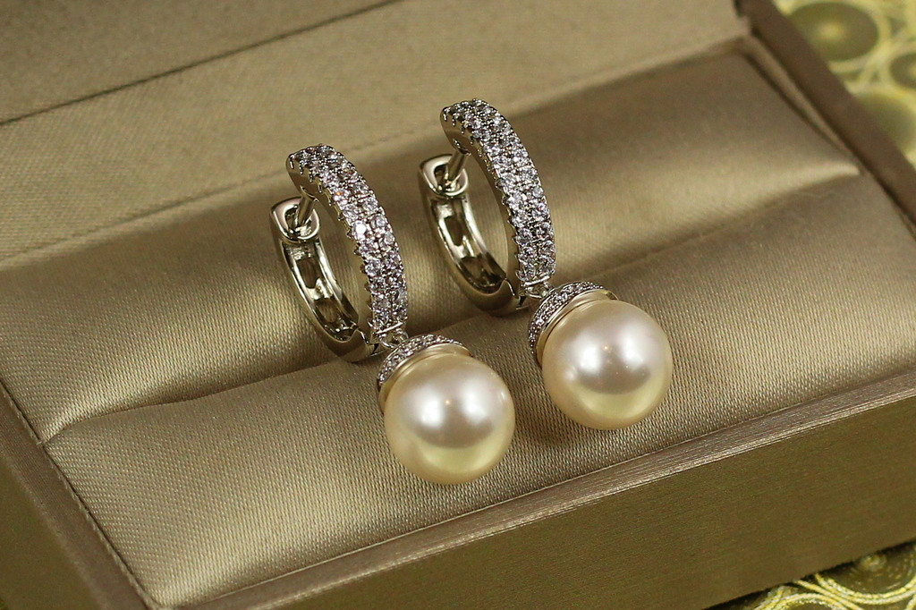 Сережки підвіски Xuping Jewelry з перлами та доріжками зверху 2,8 см сріблясті