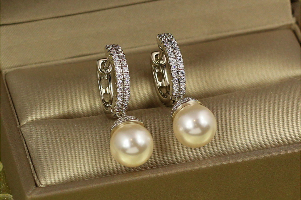 Сережки підвіски Xuping Jewelry з перлами та доріжками зверху 2,8 см сріблясті