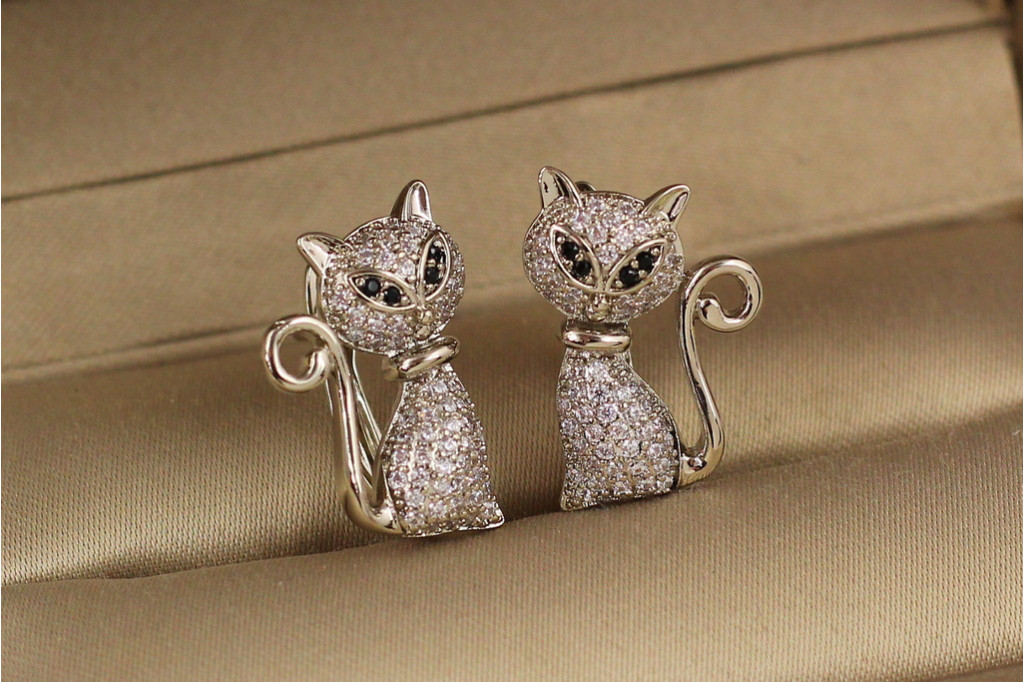 Серьги Xuping Jewelry котики с мелкими фианитами 2 см серебристые