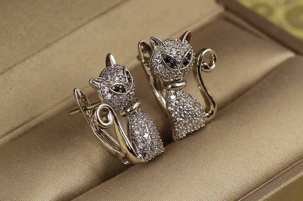 Серьги Xuping Jewelry котики с мелкими фианитами 2 см серебристые