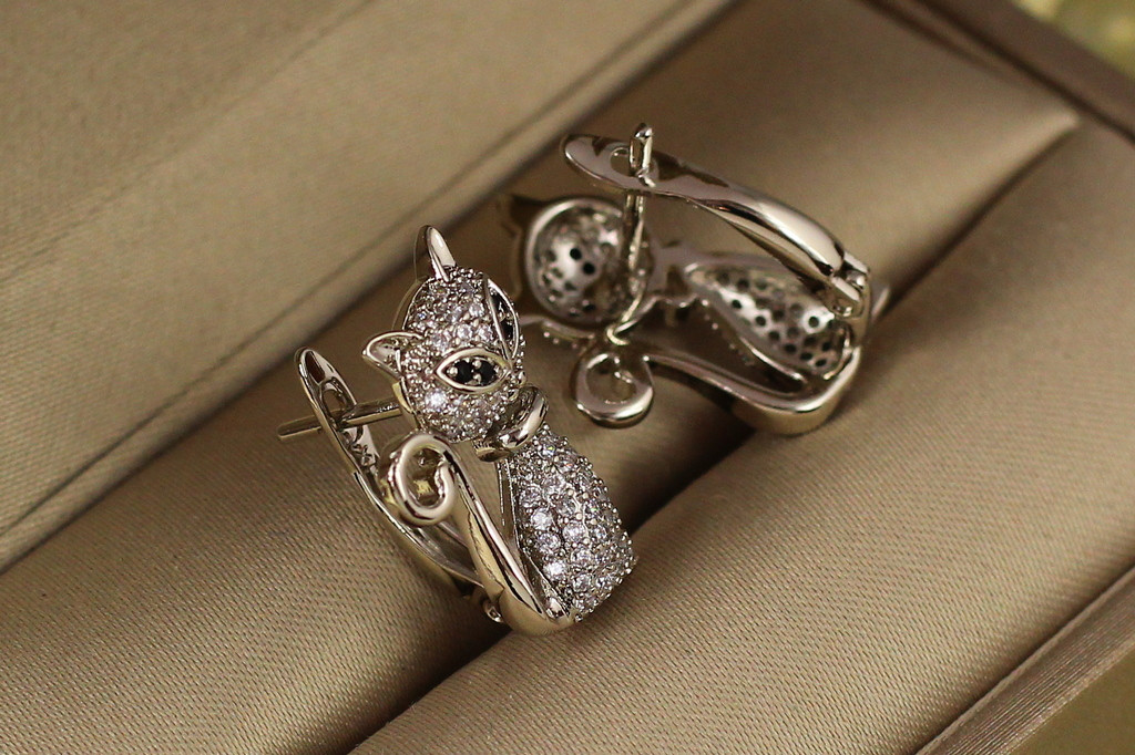 Серьги Xuping Jewelry котики с мелкими фианитами 2 см серебристые