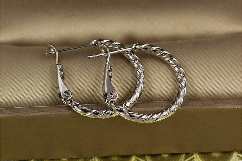 Серьги кольца Хuping Jewelry крученый жгут 2 см серебристые