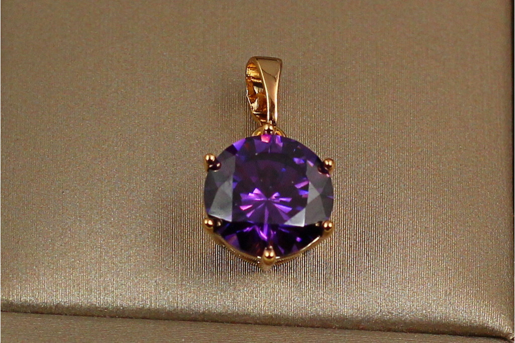 Кулон Xuping Jewelry фиолетовый камень на шесть креплений 9 мм золотистый