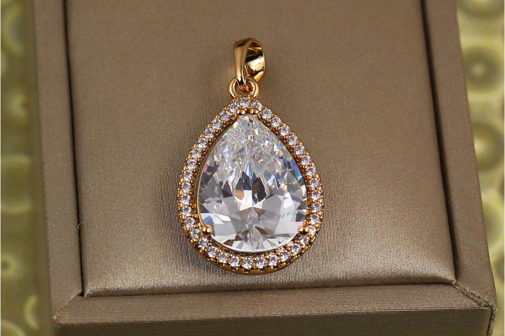 Кулон Xuping Jewelry крапля з білим фіанітом у обідку 2.4 см золотистий