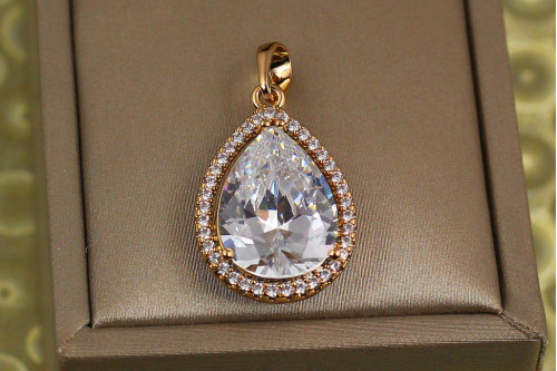 Кулон Xuping Jewelry большая капля с белым фианитом в ободке 2.4 см золотистый