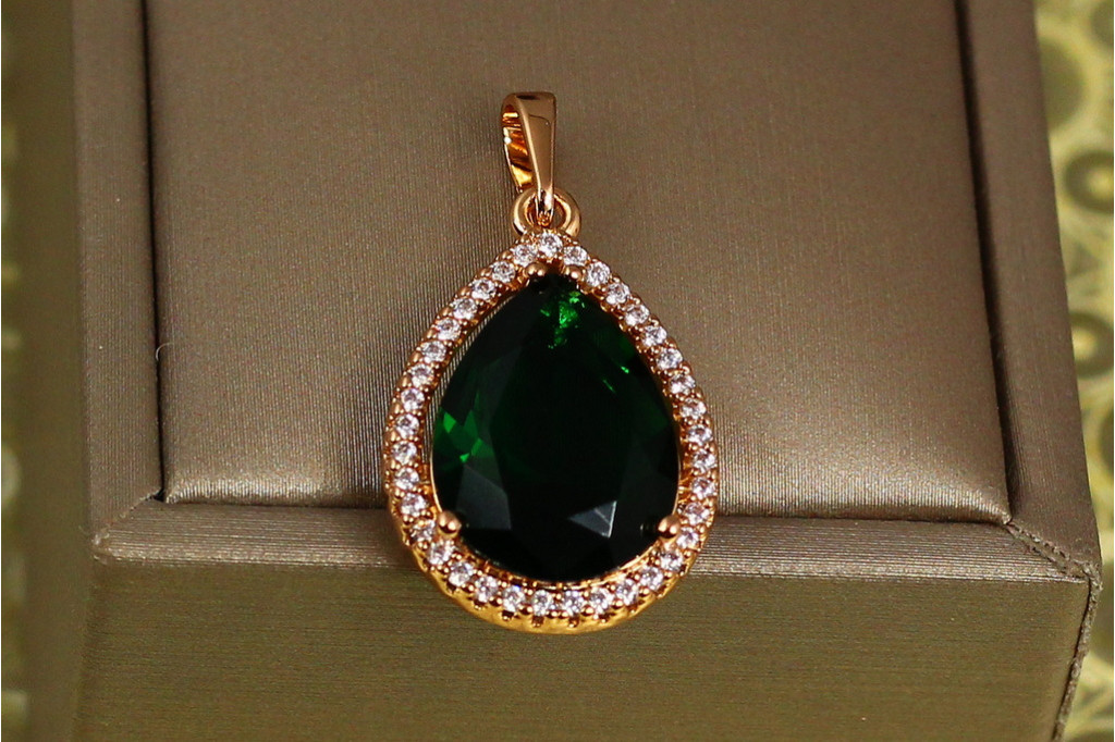 Кулон Xuping Jewelry крапля із зеленим фіанітом у обідку 2.4 см золотистий