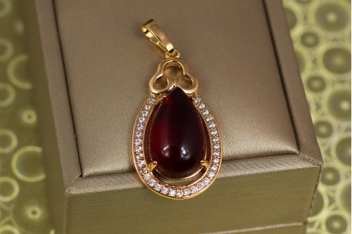Кулон Xuping Jewelry чистая слеза иммитация красного кабошона 3 см золотистый