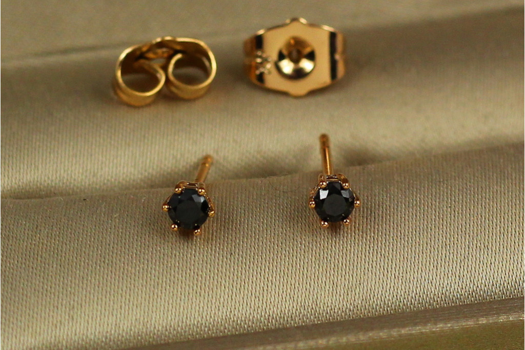Серьги гвоздики Xuping Jewelry черные камешки на шесть креплений 3 мм золотистые
