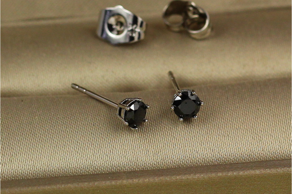 Серьги гвоздики Xuping Jewelry черные камешки на шесть креплений 4 мм  серебристые