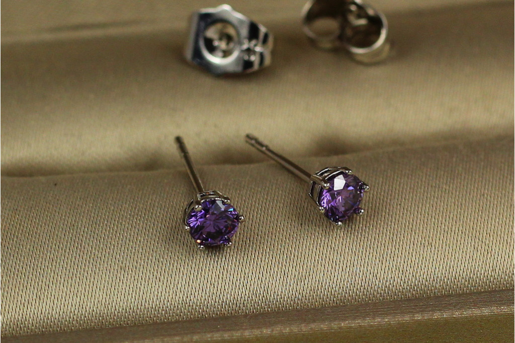 Серьги гвоздики Xuping Jewelry фиолетовые камешки на шесть креплений 4 мм  серебристые