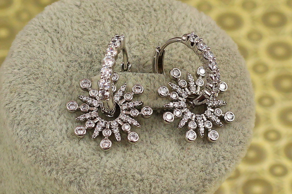 Серьги Xuping Jewelry со съемными снежинками 2.3 см серебристые
